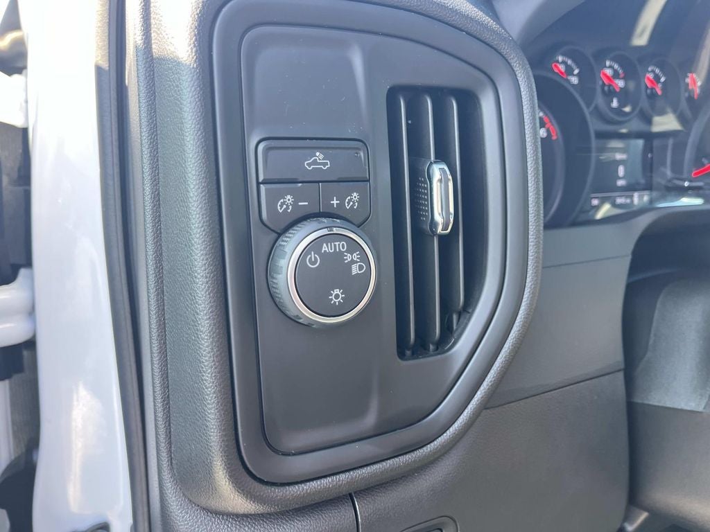 2025 Chevrolet Silverado 1500 Custom