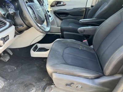 2021 Chrysler Voyager LX