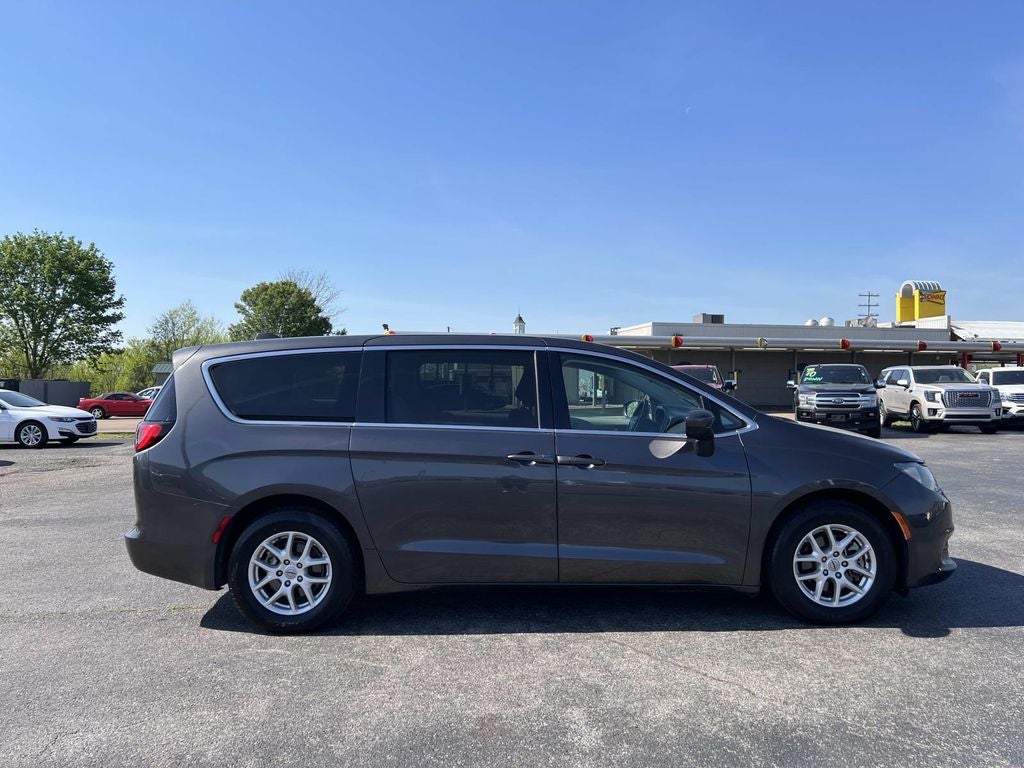 2021 Chrysler Voyager LX