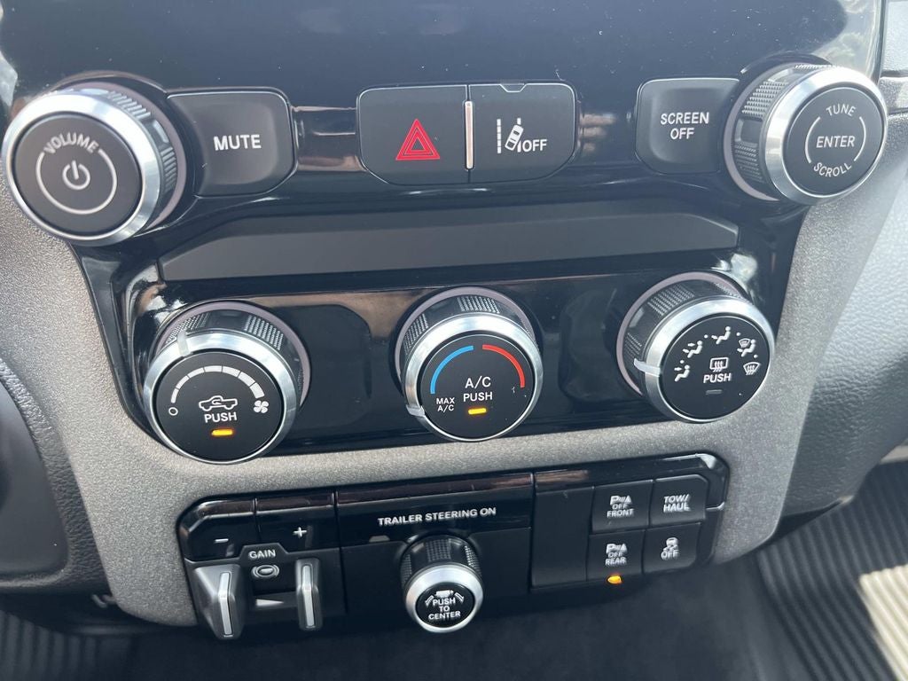 2025 RAM 1500 Tradesman Quad Cab 4x2 6'4" Box