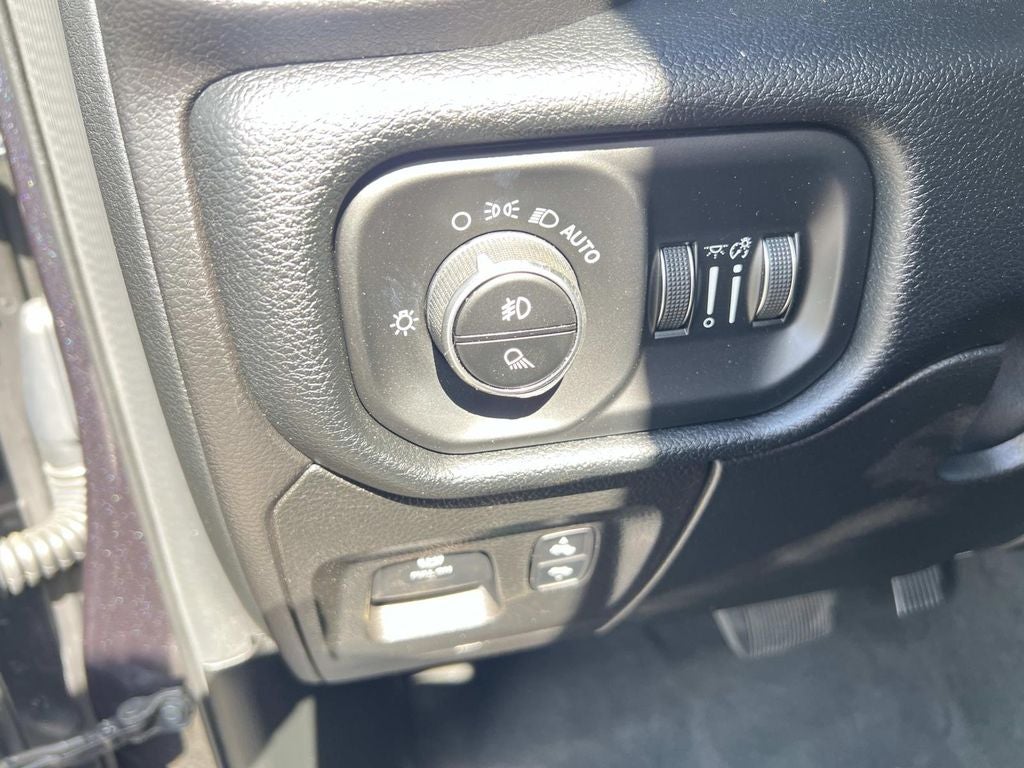 2020 RAM 1500 Laramie Crew Cab 4x4 5'7" Box