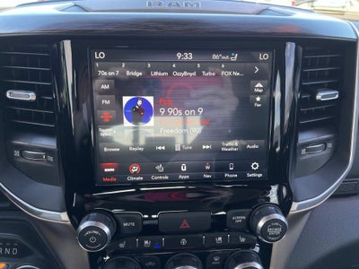 2020 RAM 1500 Laramie Crew Cab 4x4 5'7" Box