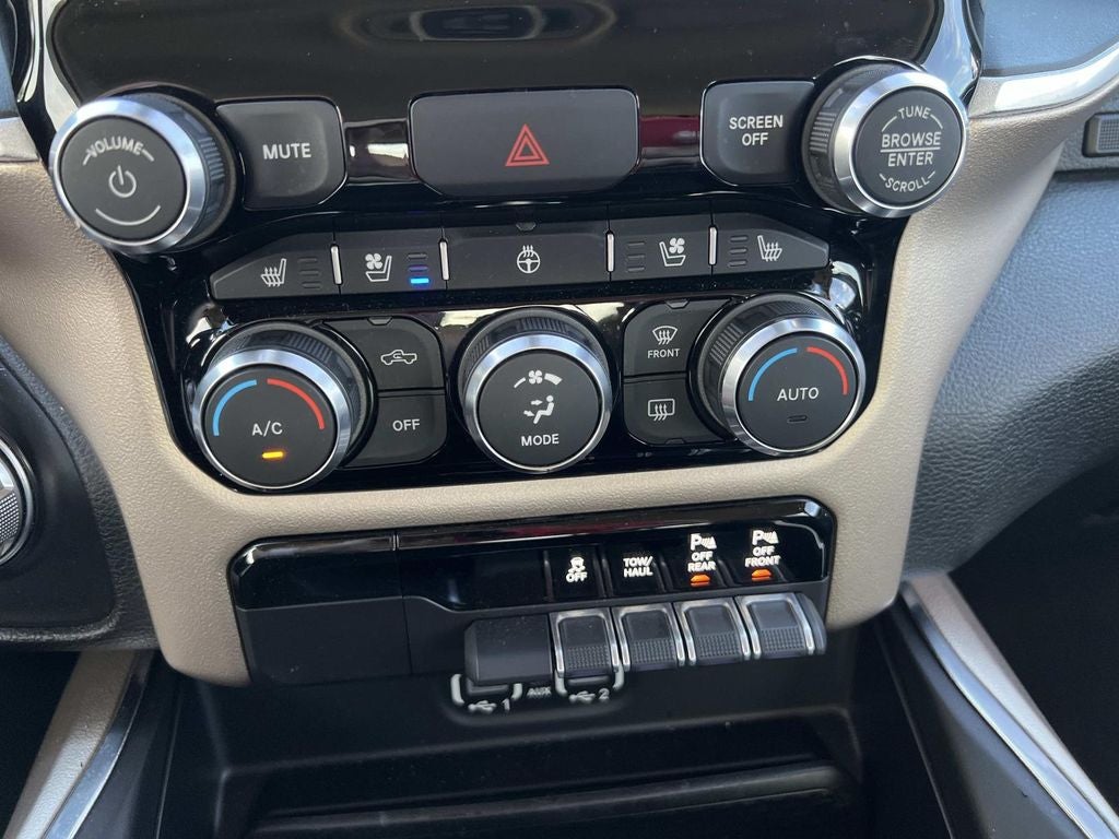 2020 RAM 1500 Laramie Crew Cab 4x4 5'7" Box
