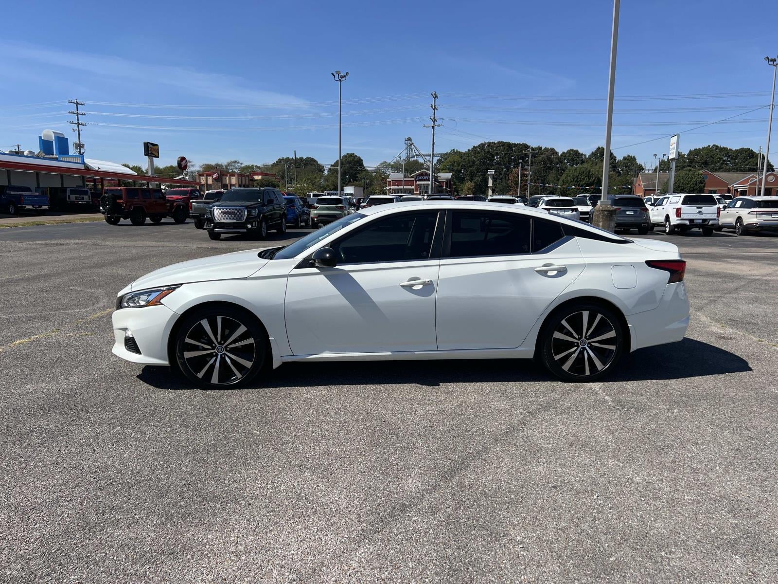2022 Nissan Altima SR FWD