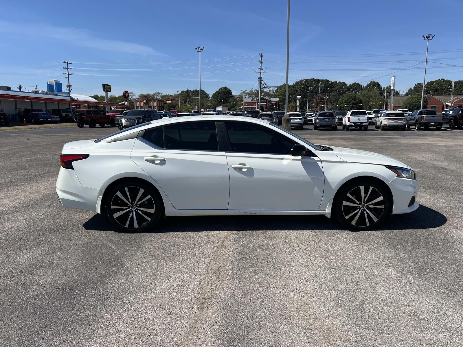 2022 Nissan Altima SR FWD