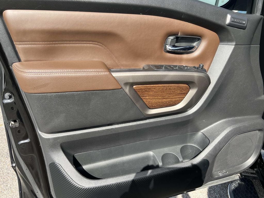 2023 Nissan TITAN Crew Cab Platinum Reserve 4x4