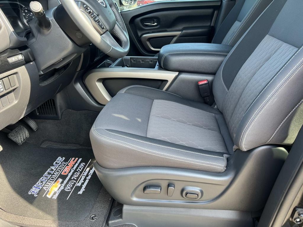 2024 Nissan TITAN Crew Cab SV 4x2