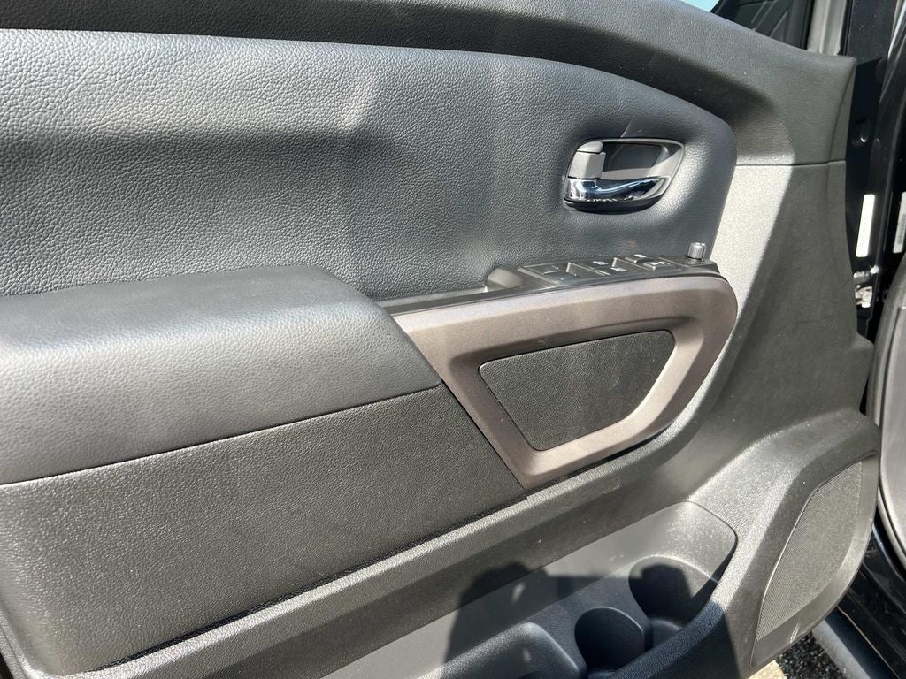 2024 Nissan TITAN Crew Cab SV 4x2