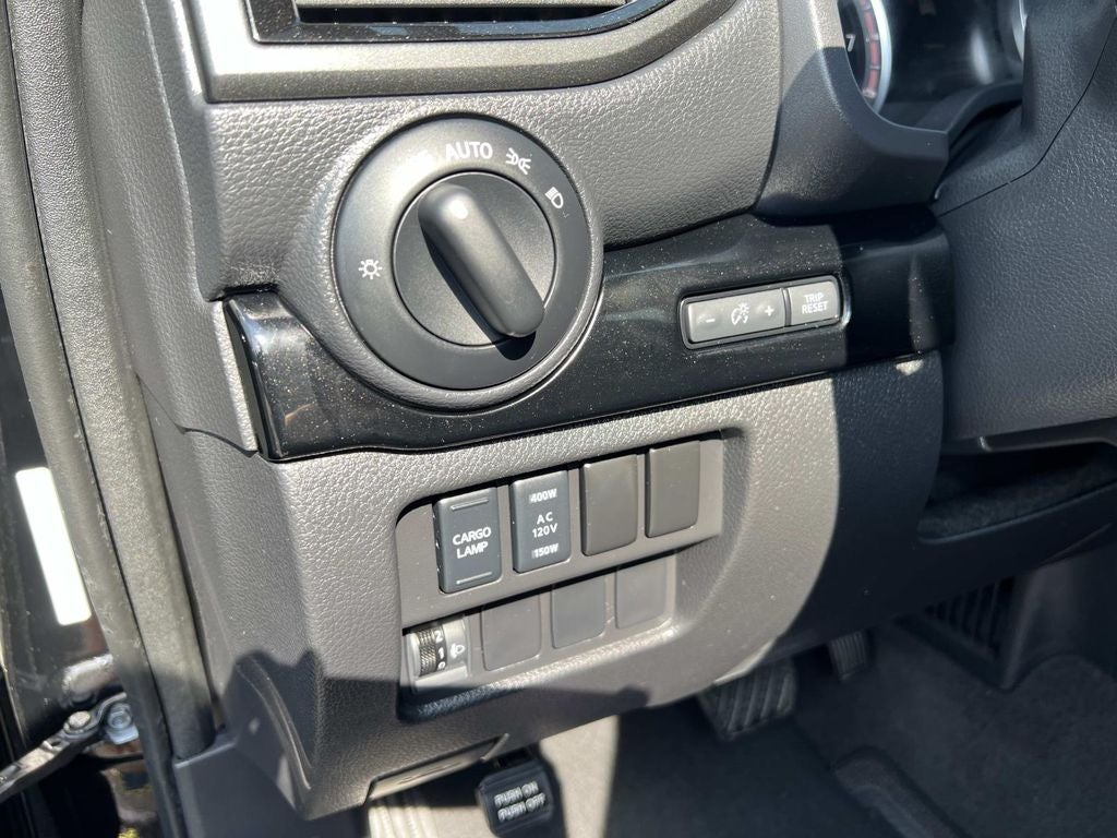 2024 Nissan TITAN Crew Cab SV 4x2