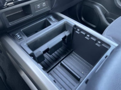 2024 Nissan TITAN Crew Cab SV 4x2