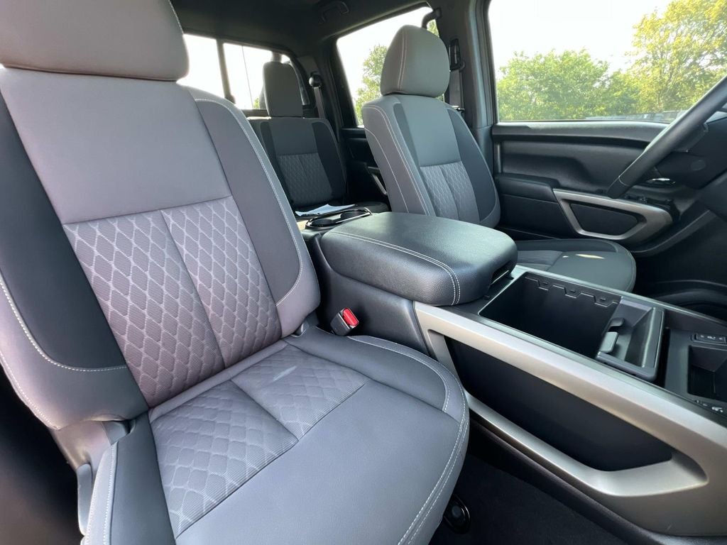 2024 Nissan TITAN Crew Cab SV 4x2