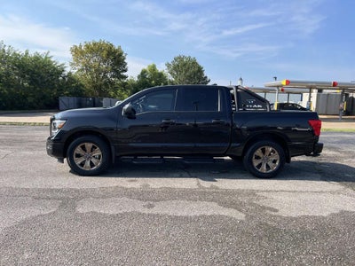2024 Nissan TITAN Crew Cab SV 4x2