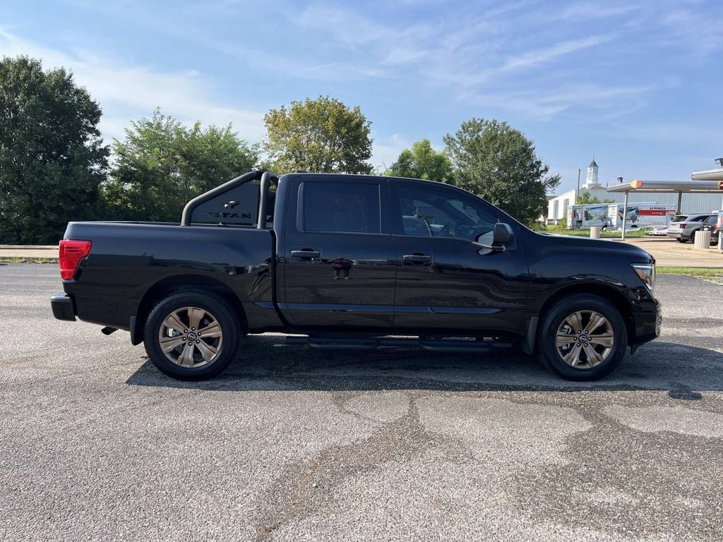 2024 Nissan TITAN Crew Cab SV 4x2