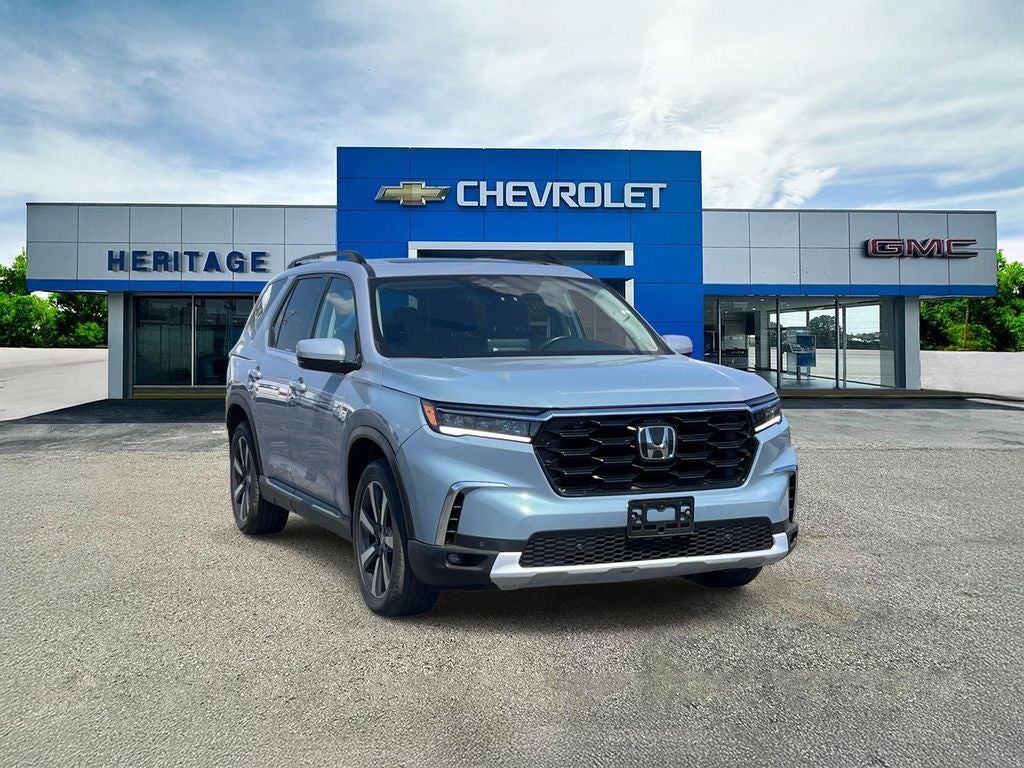 2023 Honda Pilot Touring AWD's photo