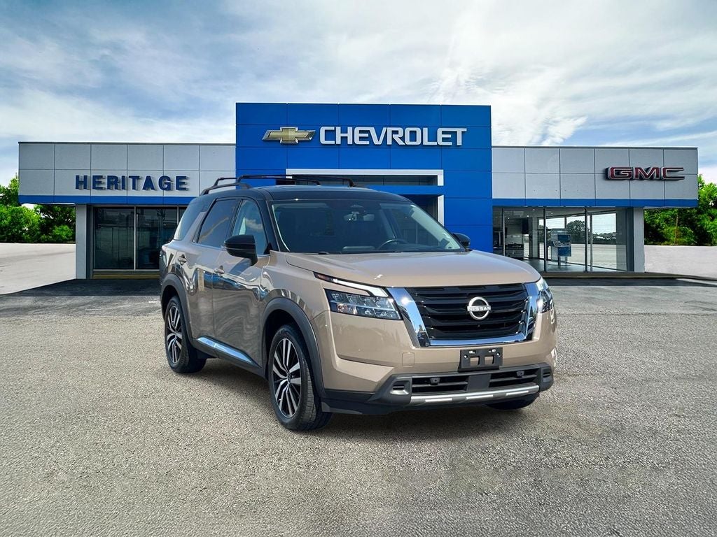 2023 Nissan Pathfinder Platinum 4WD's photo