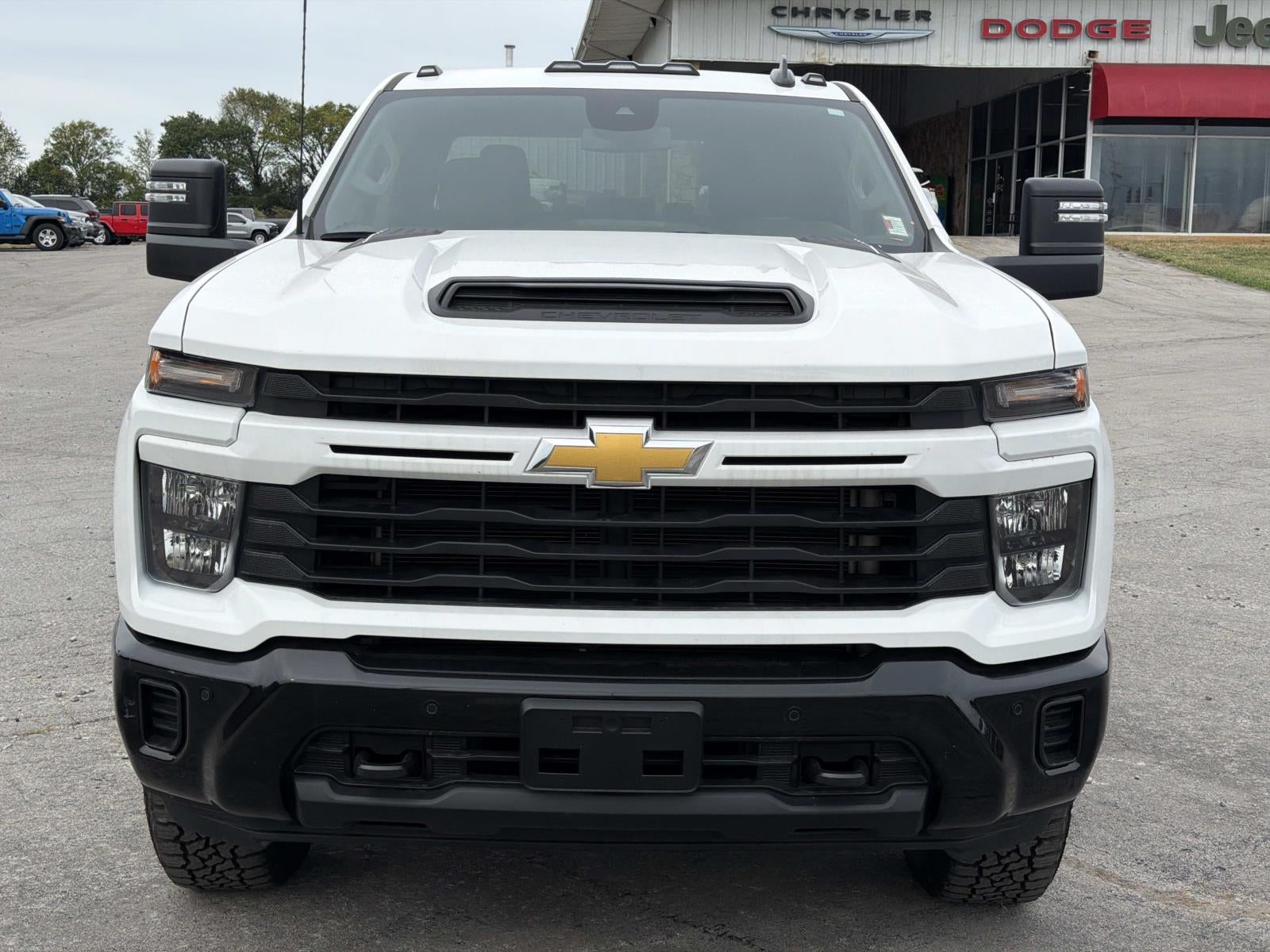 2025 Chevrolet Silverado Custom