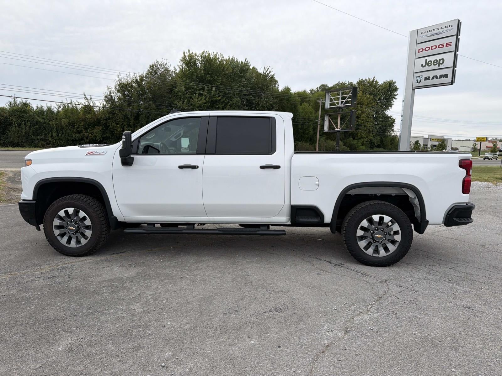 2025 Chevrolet Silverado Custom