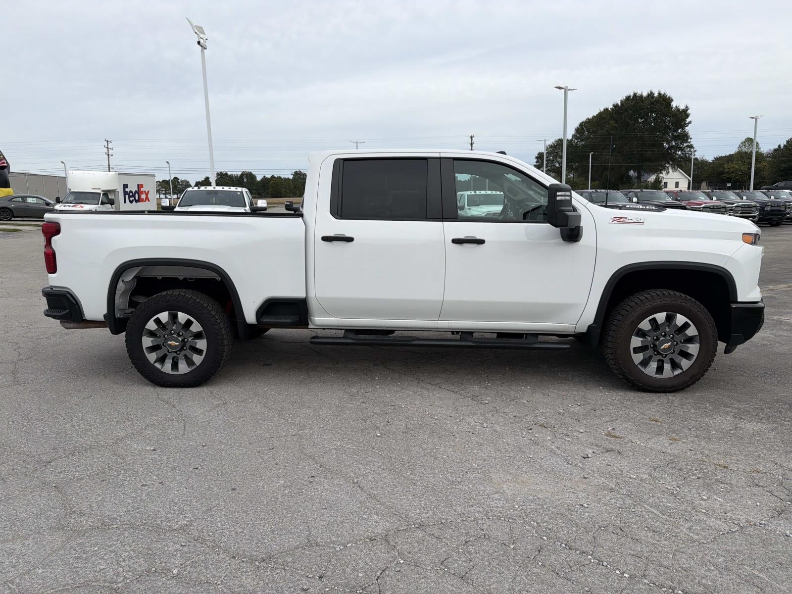 2025 Chevrolet Silverado Custom
