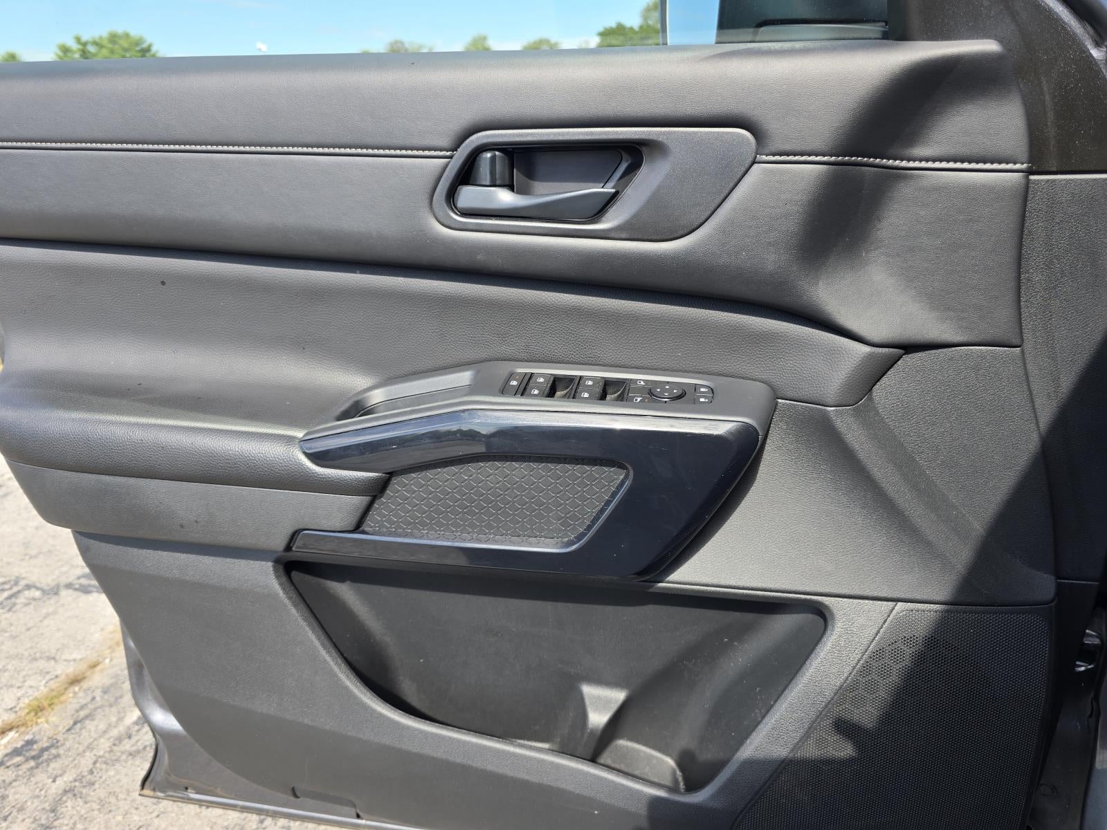 2025 Nissan Pathfinder S