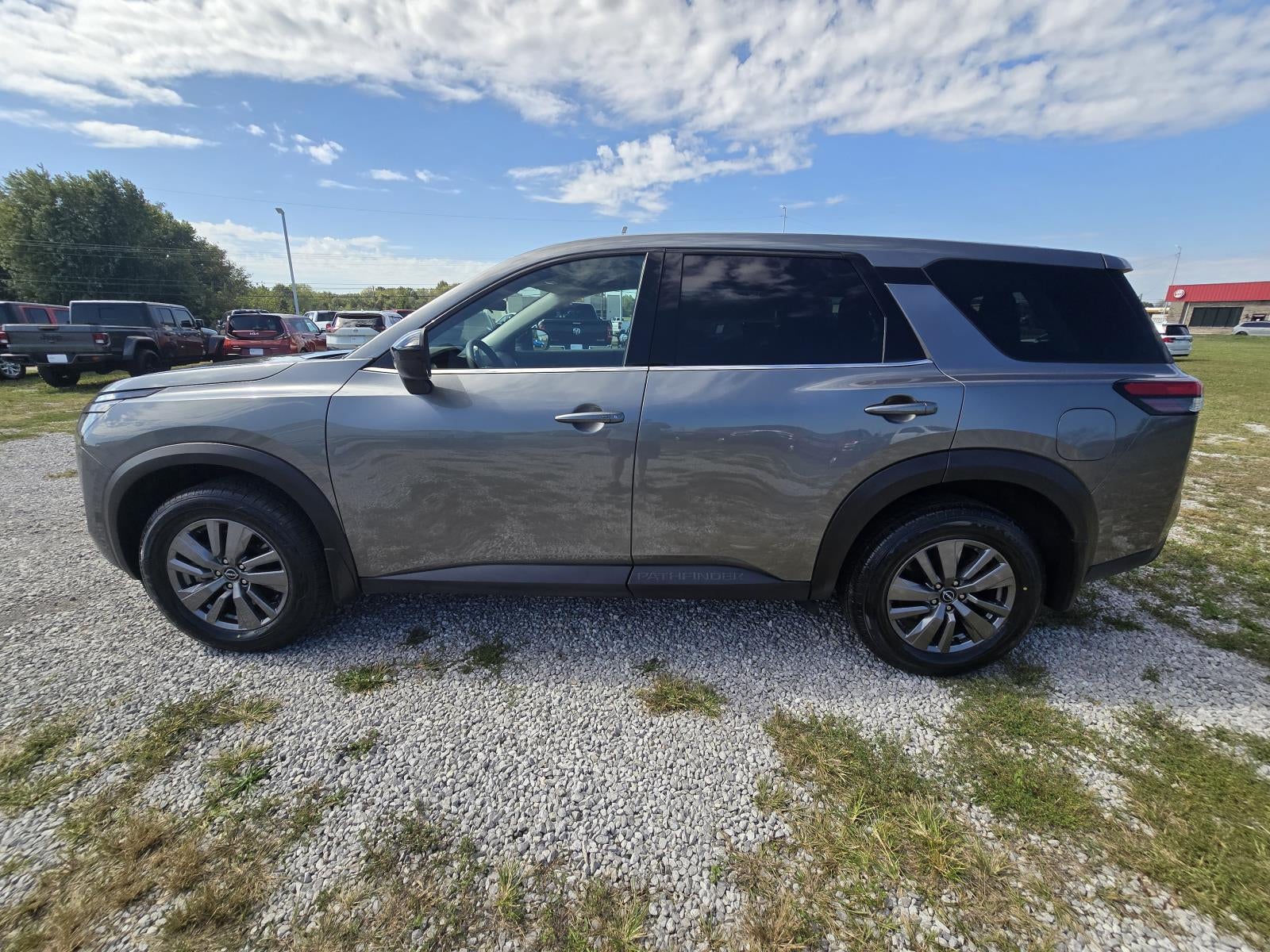 2025 Nissan Pathfinder S