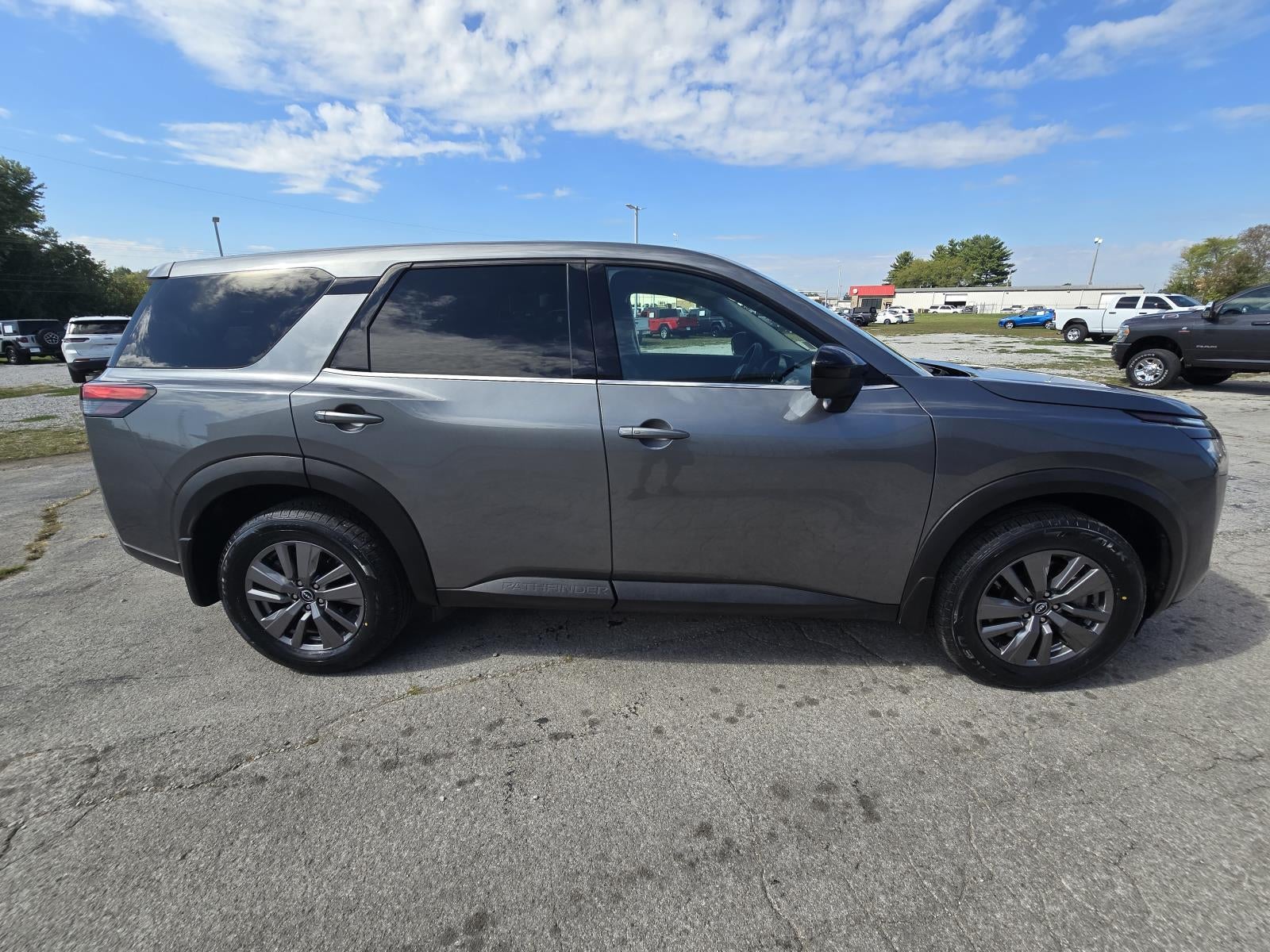 2025 Nissan Pathfinder S