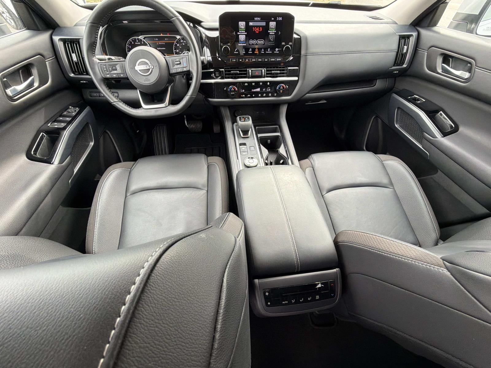 2025 Nissan Pathfinder SL
