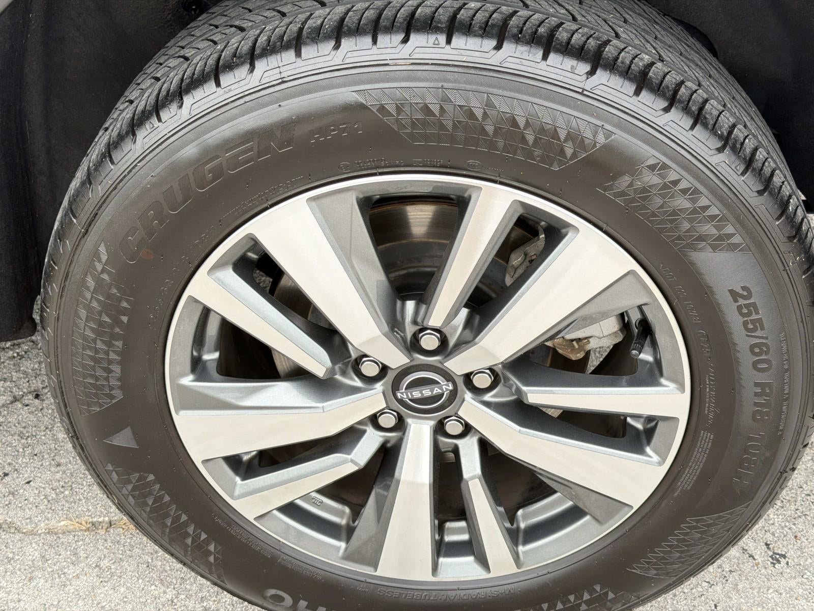 2025 Nissan Pathfinder SL