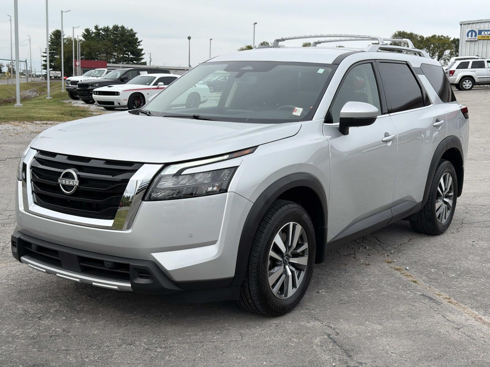 2025 Nissan Pathfinder SL